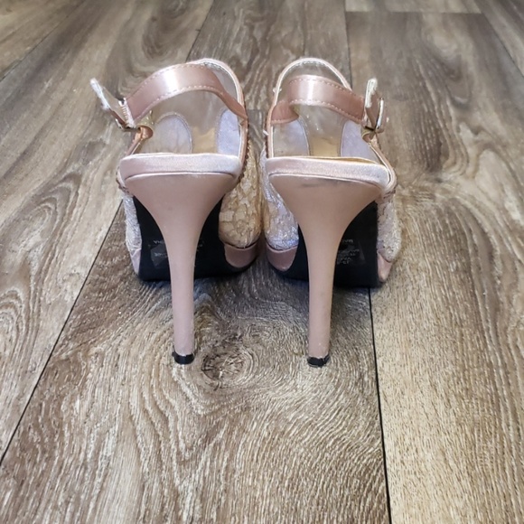 Heels - Picture 4 of 4